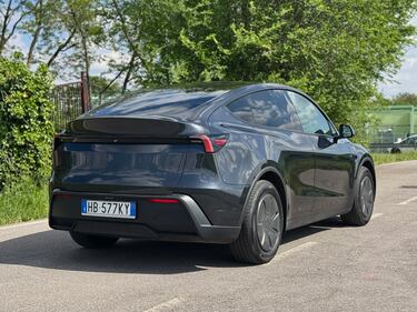 Tesla Model Y Standard: guarda tutte le foto 18