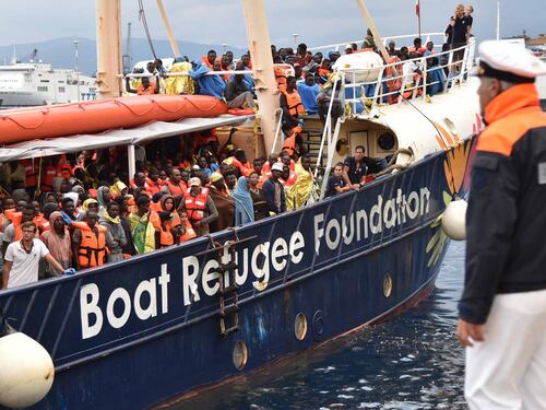 Immigrati, gli italiani bocciano Renzi: "Non li vogliamo a casa nostra"