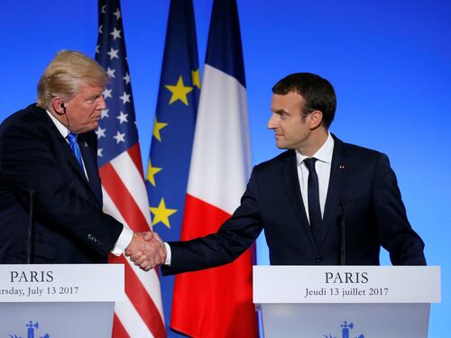 Trump a Parigi apre sul clima: "Qualcosa potrebbe cambiare"