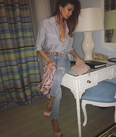 Cristina Buccino sensuale a letto 10