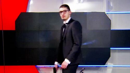 Olanda, uomo fa irruzione nella tv di Stato 2