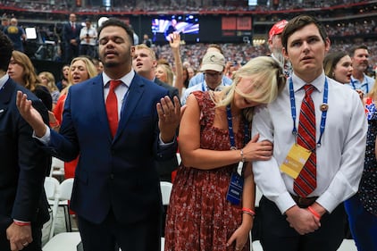 Il lungo addio a Charlie Kirk in Arizona 4