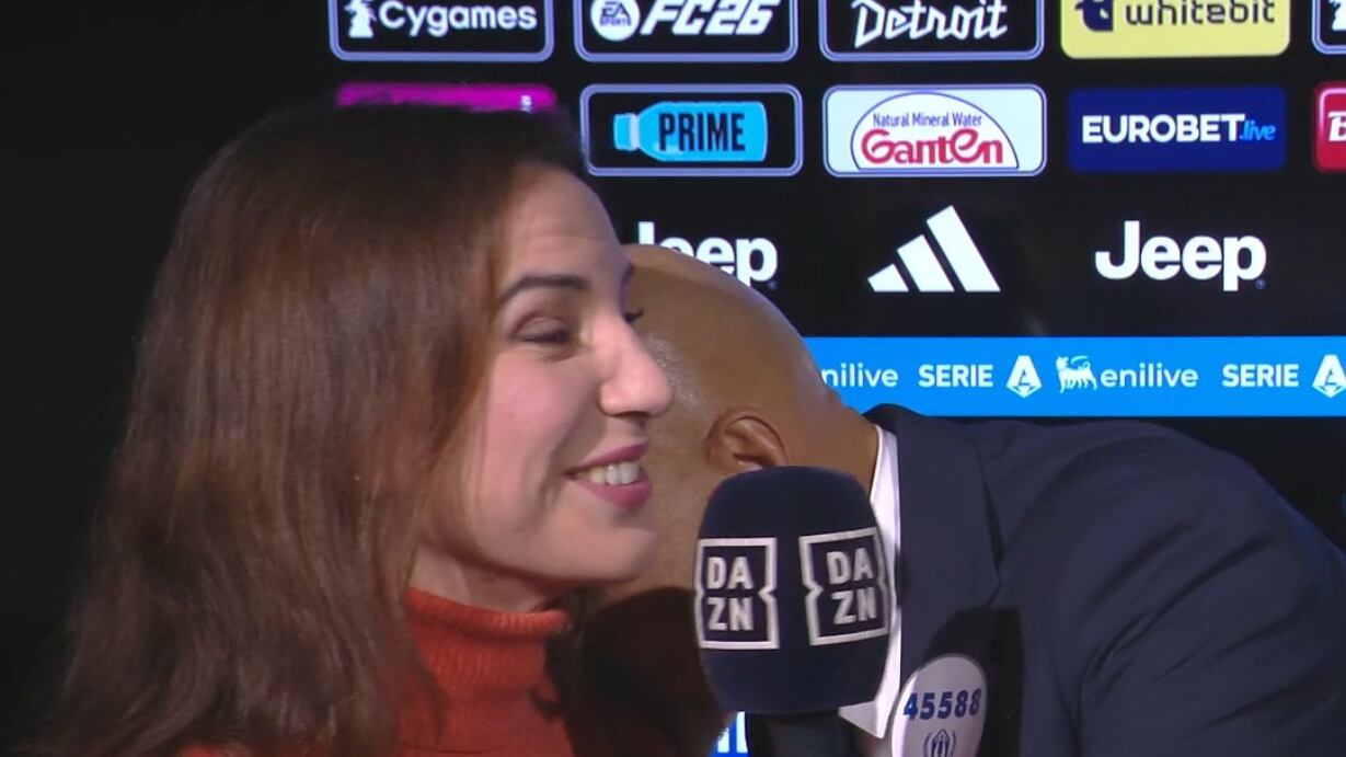 Spalletti bacia la giornalista di Dazn: cosa è successo