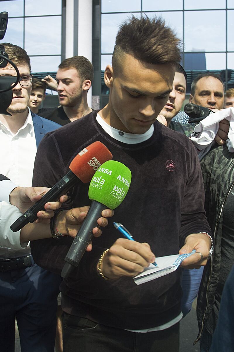 Inter, Lautaro Martinez sbarca a Milano: le foto del giovane attaccante nerazzurro 1