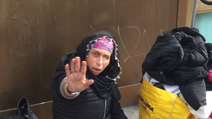 Feci sotto casa, botte, minacce: la rom espulsa resta in Italia e torna per minacciarlo
