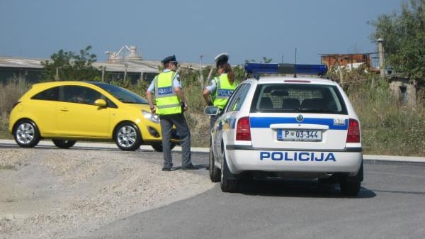 Orrore a Pola, bimbo di 3 anni strangolato e gettato in mare