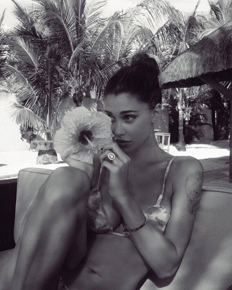 Belen Rodriguez, i selfie più sexy: foto 6