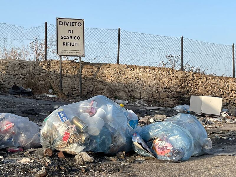 L'inferno di discariche abusive che feriscono la Sicilia 11
