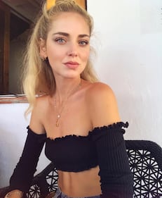 Chiara Ferragni hot, ragnatela sul seno 7