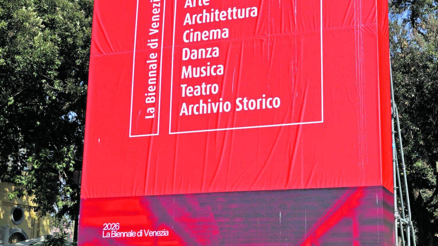 Caso Ue-Biennale, Lega e grillini furiosi: "No ai ricatti". Ed è record di visite