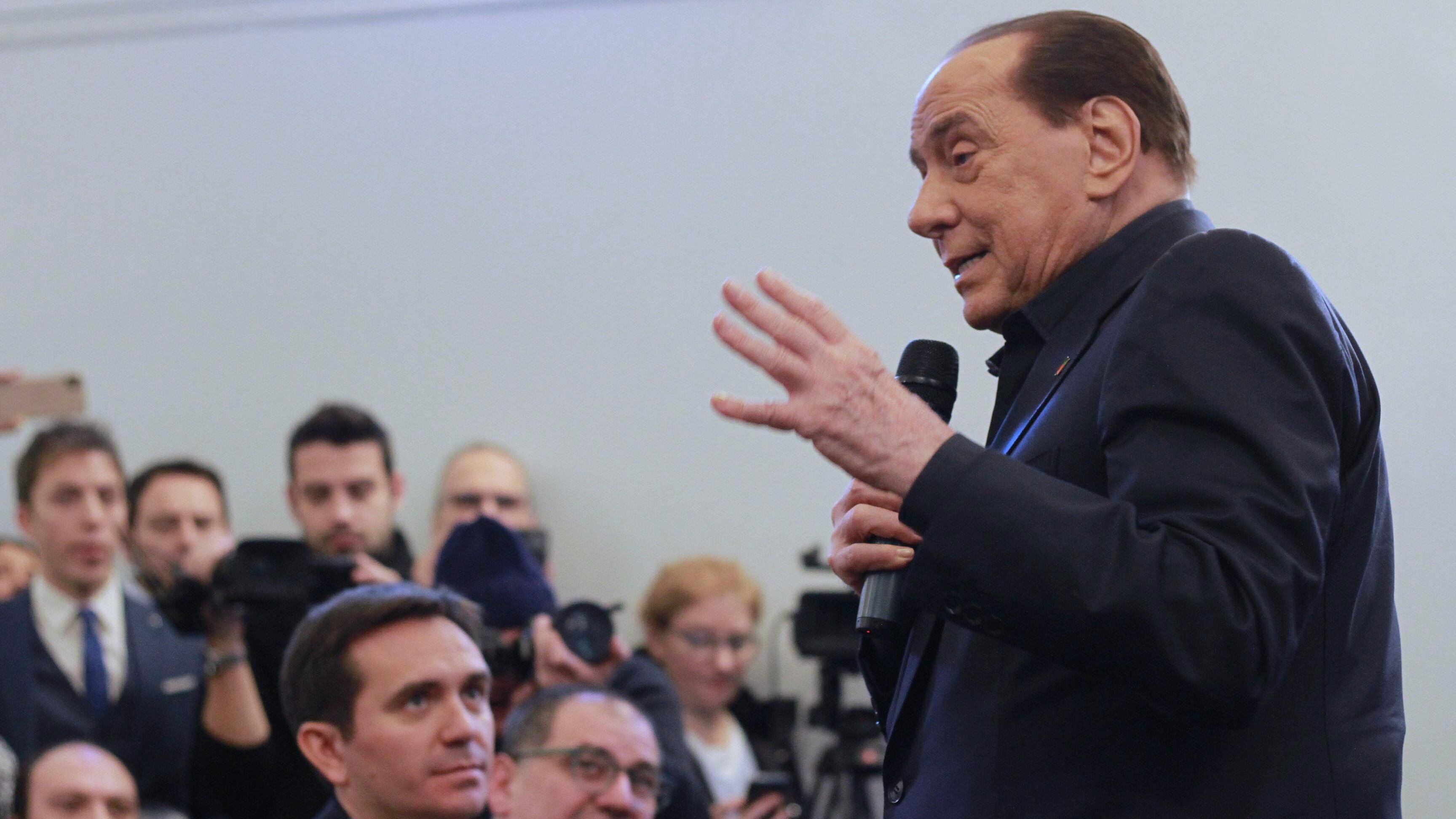 Berlusconi rassicura gli azzurri: "Non ci sciogliamo nella Lega"