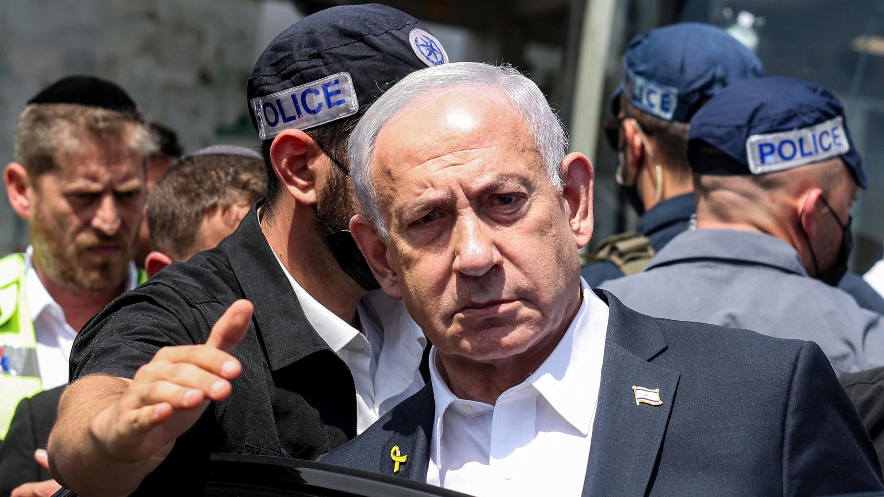 Bibi e il tutto o niente. Negoziatori eliminati ma ostaggi a rischio. Il ruolo del Fantasma