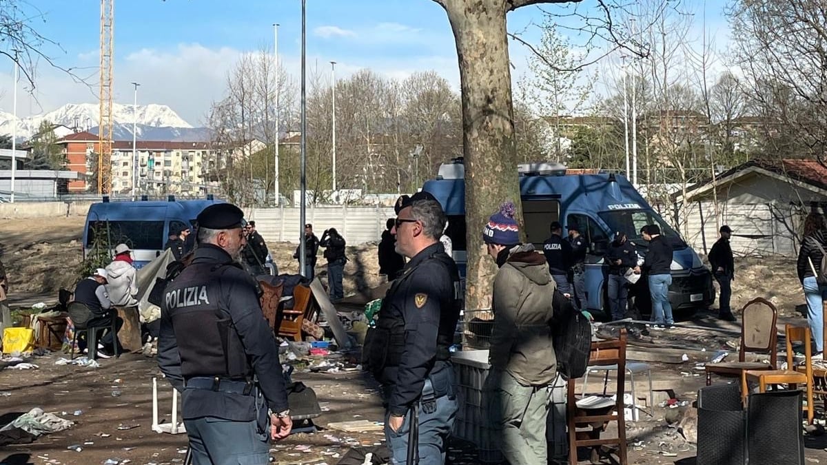 Nuova operazione "alto impatto" della polizia: sgomberato il parco Sempione di Torino