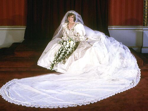 Lady Diana, la sua vita in cinque oggetti iconici