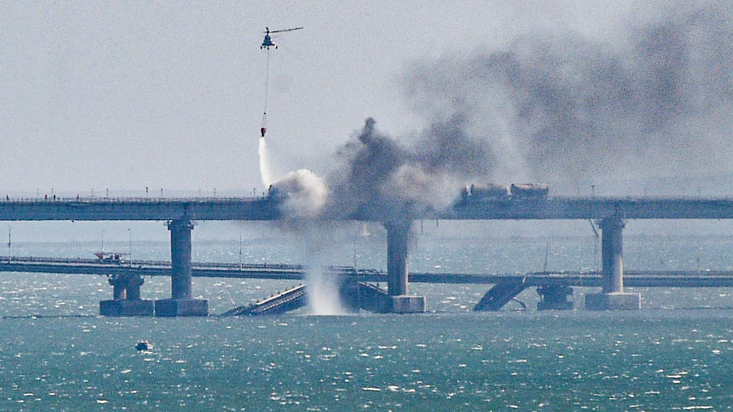 Ponte di Kerch nel mirino. Mosca: "È terrorismo". Kiev: "Colpiremo ancora"