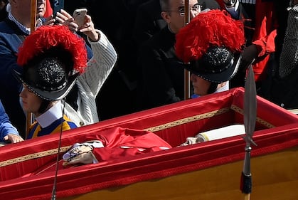 La traslazione della Bara di Papa Francesco nella Basilica di San Pietro 8