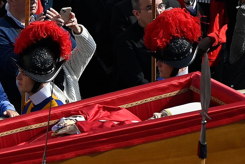 La traslazione della Bara di Papa Francesco nella Basilica di San Pietro 8