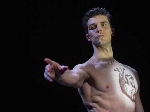 "Danzate tutti con me, non vi farò annoiare"