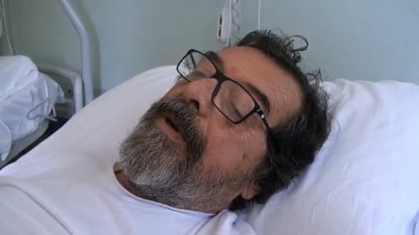 Va ad accudire la madre malata. Due rumeni gli occupano la casa