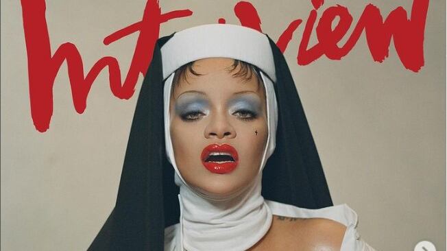 "Disumanizza il cristianesimo". Rihanna accusata di blasfemia
