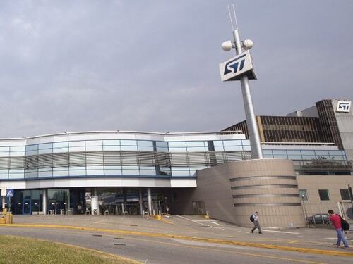 StM rimanda gli obiettivi. E crolla in Borsa: -11,8%