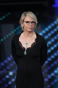 Sanremo 2017, Maria De Filippi e il bacio agli ospiti 20
