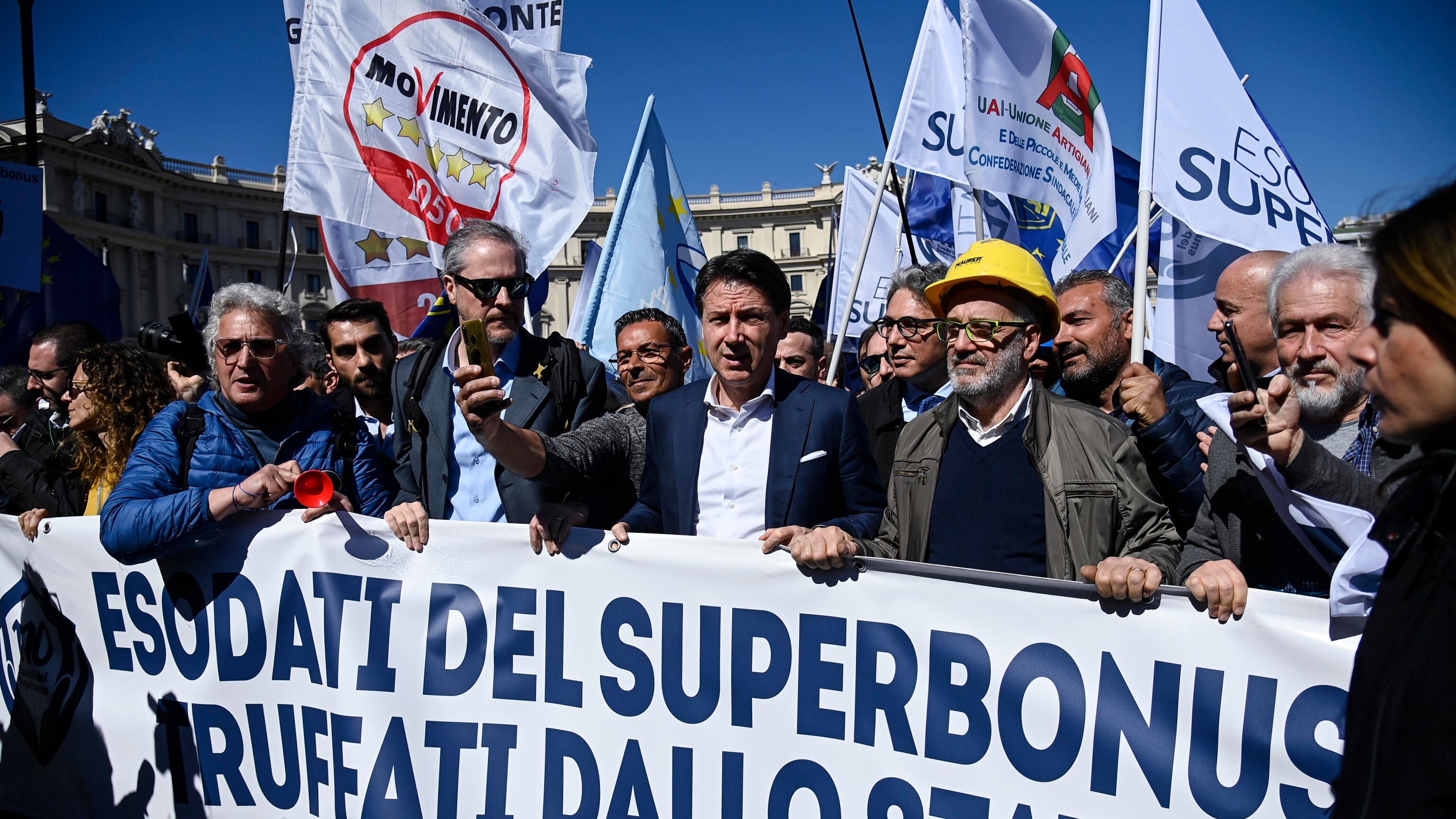 Conte ripiega sulla piazza con gli "esodati" del 110% per non farsi oscurare dal Pd