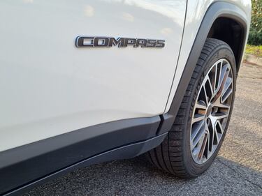 Jeep Compass 4XE, guarda le foto del suv ibrido plug-in 7