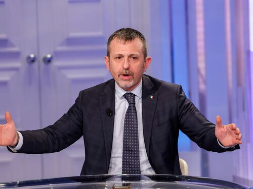 Delmastro per due ore dai pm. Letta strumentalizza: "Dimissioni"