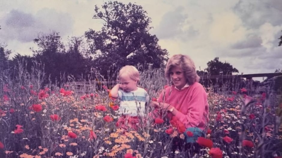 "La ricordo oggi e ogni giorno", il Principe William condivide una foto inedita con Lady Diana