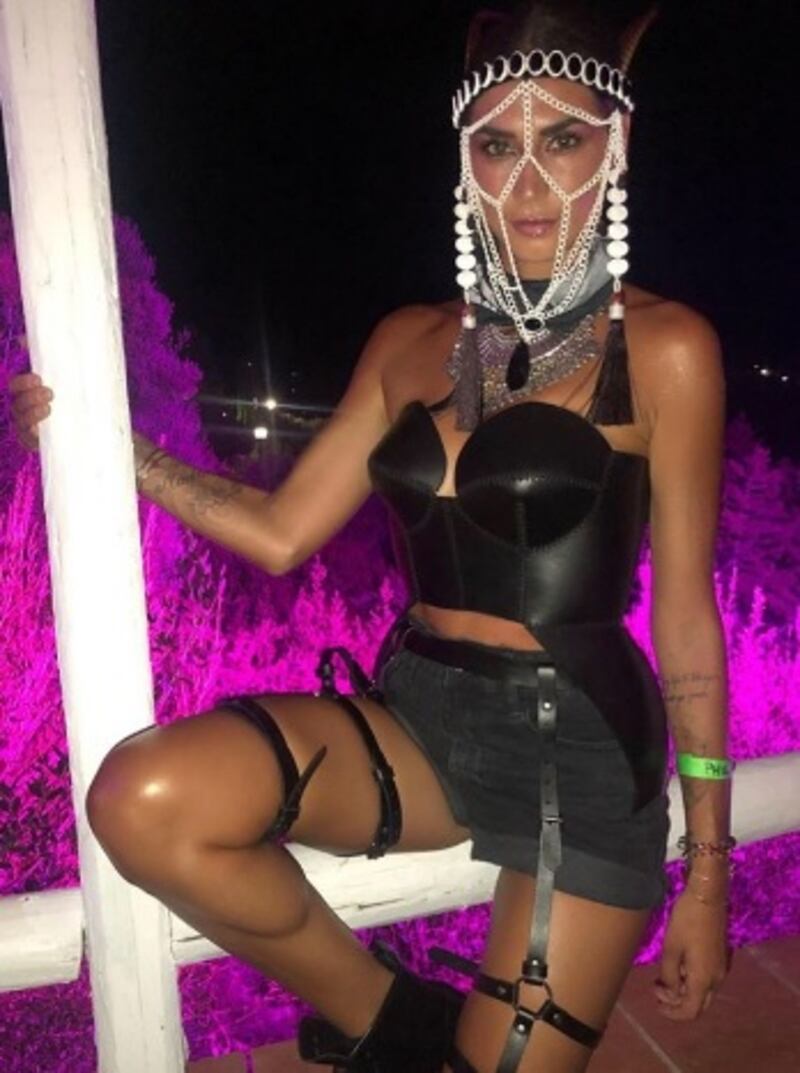 Melissa Satta versione festish, le foto social del suo look bollente 1