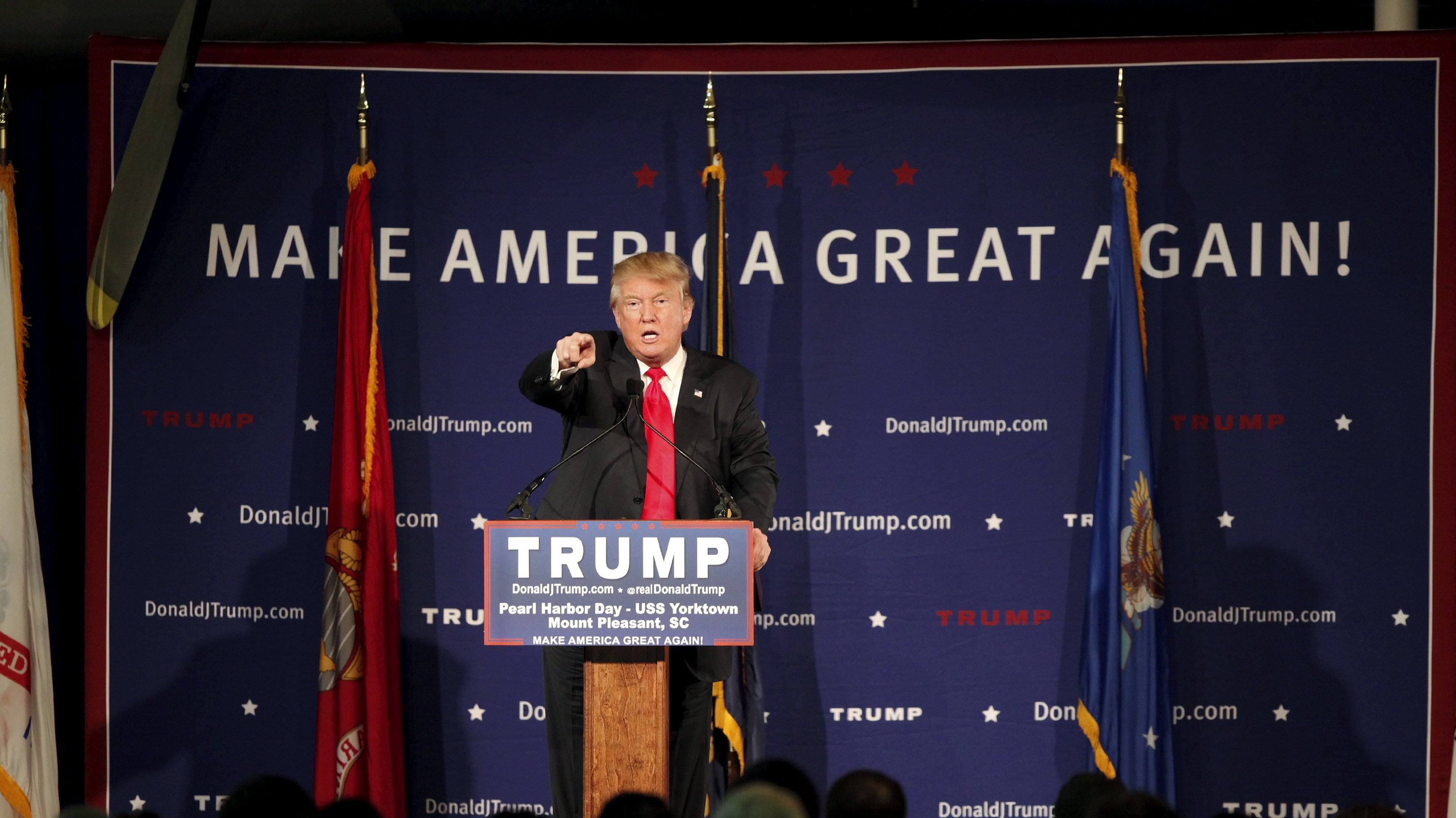 Ora fanno tutti i maestrini con Trump: "Semina odio come la Le Pen"
