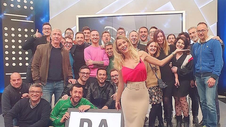 Diletta Leotta e lo scatto hot: prova a coprire la scollatura (senza riuscirci)