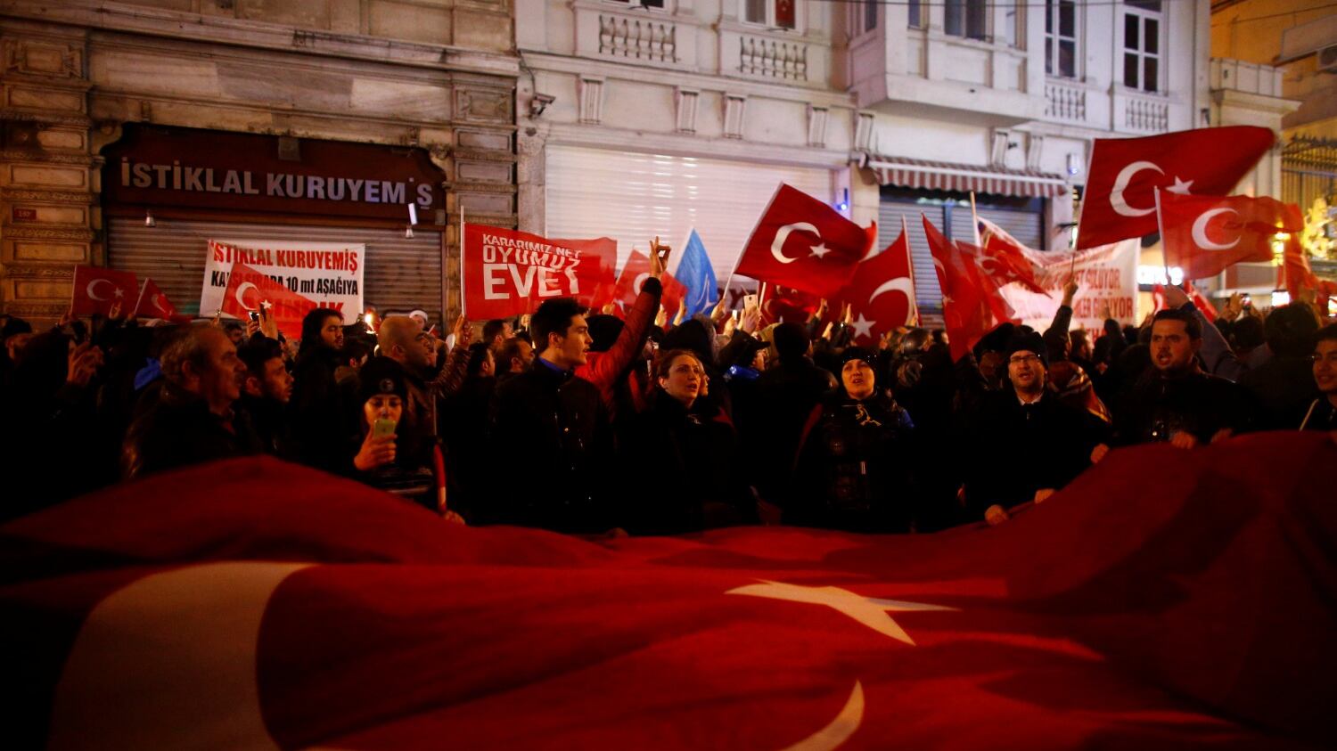Turchia, sanzioni contro l'Olanda: ingresso vietato all'ambasciatore