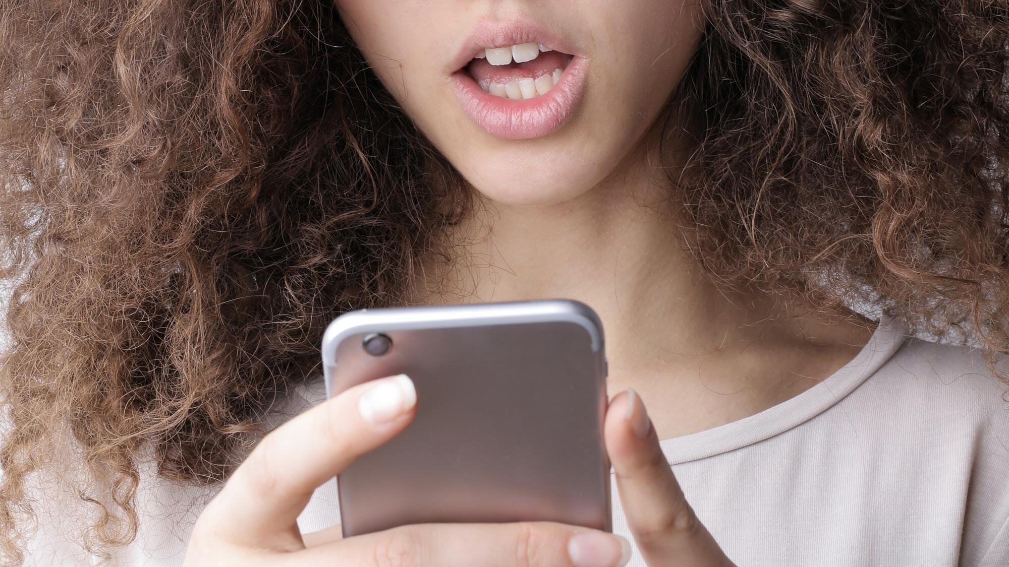 WhatsApp, più privacy: i messaggi effimeri dureranno 24 ore