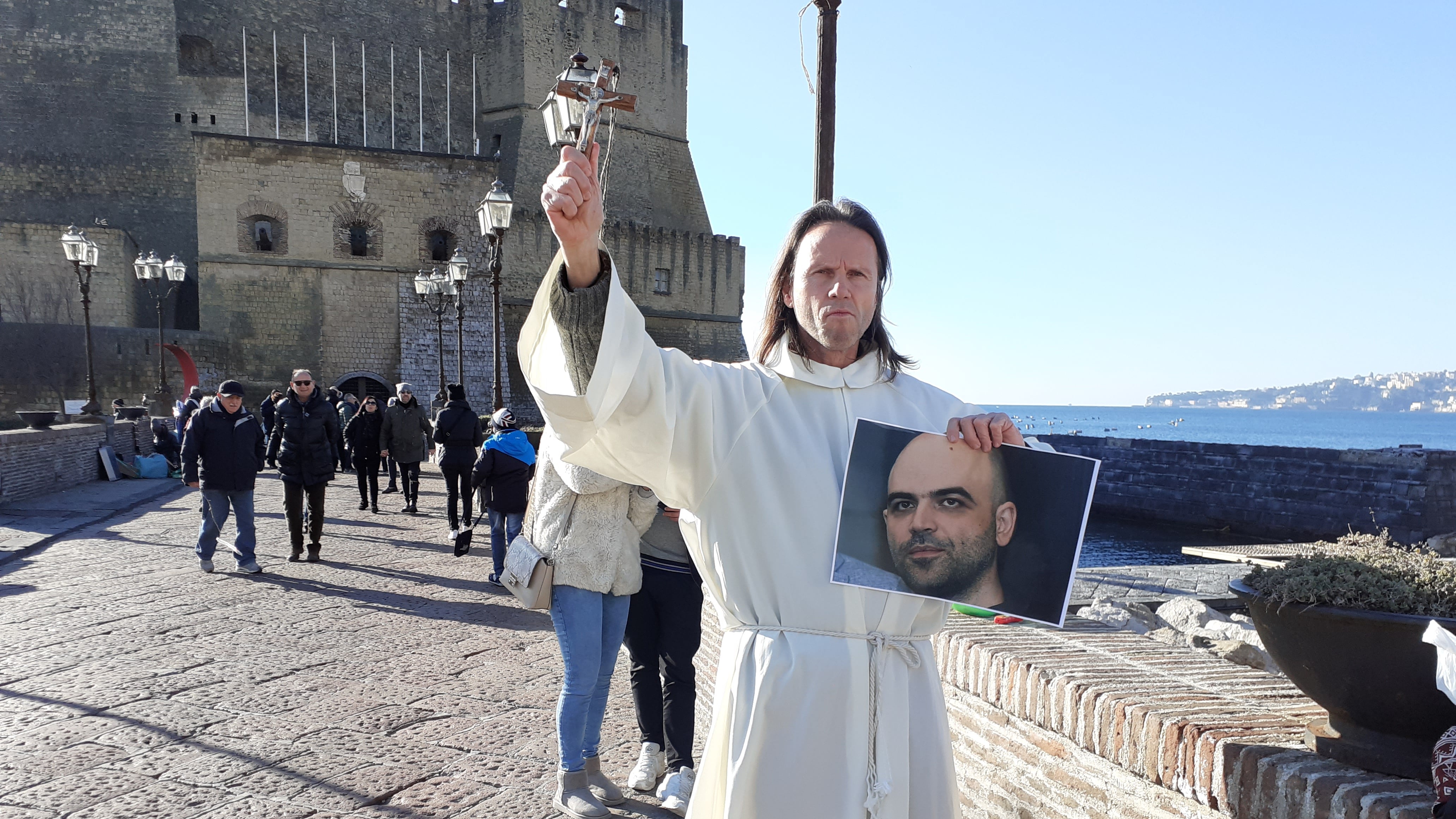 Napoli, offesa contro Sacra Famiglia: in strada esorcismo per Saviano