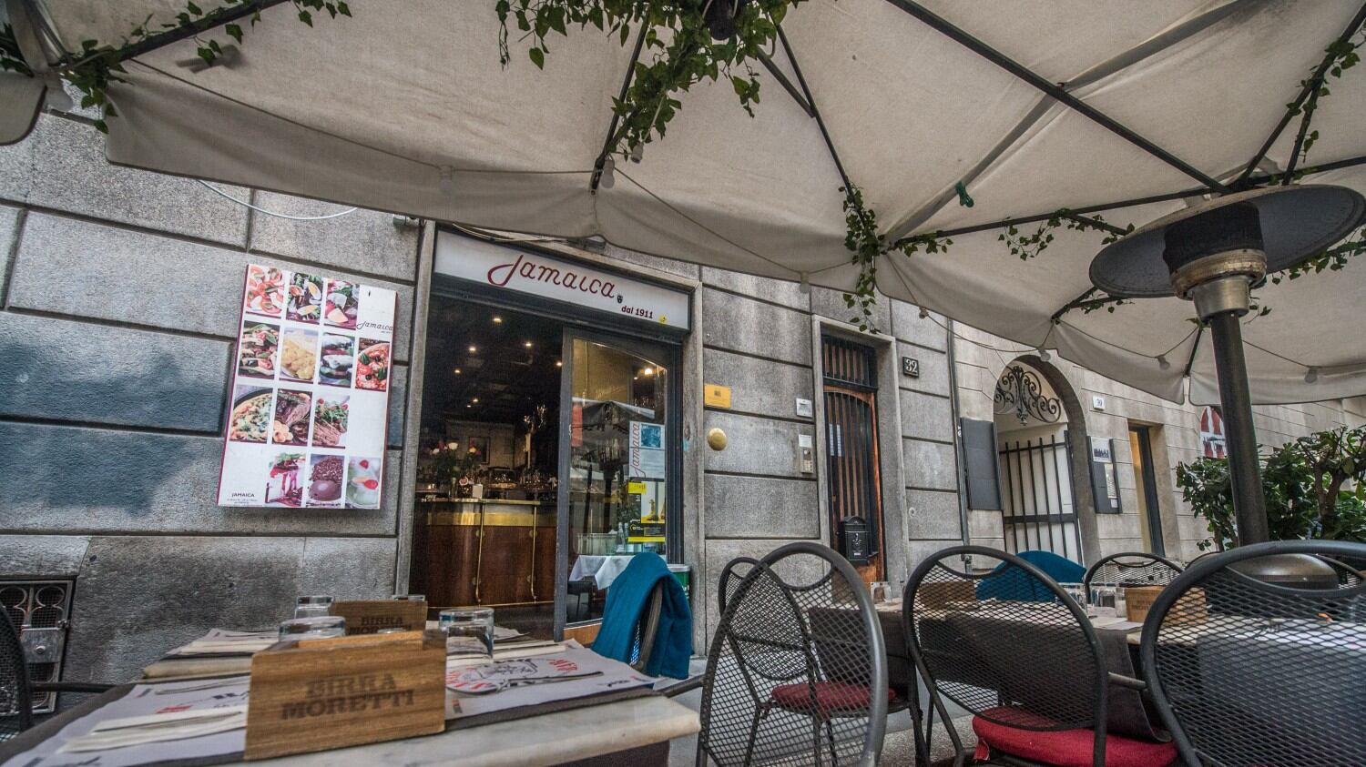 Coronavirus, a Milano bar aperti dopo le ore 18