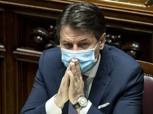 "Il Paese è spaccato, ma bisogna stringere". Così Conte cede ai rigoristi