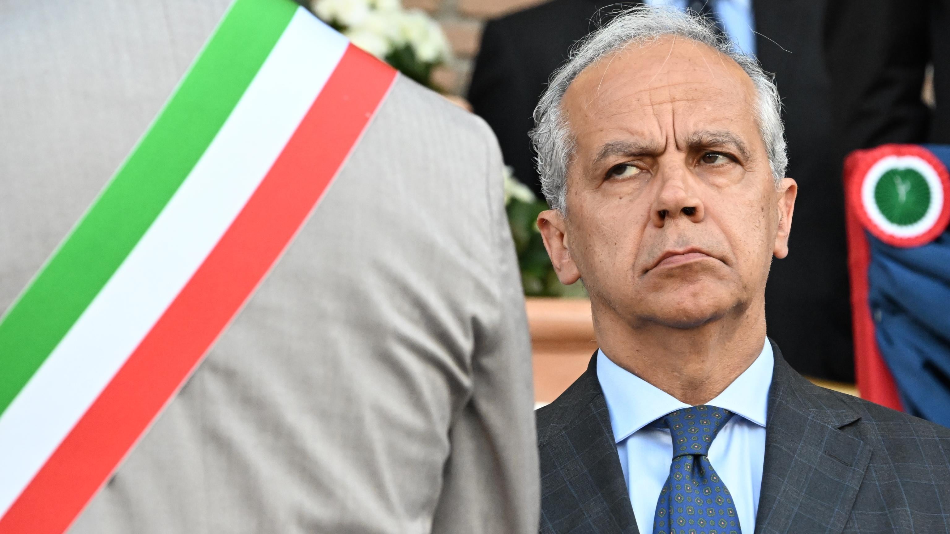 Tutti spingono, ma Piantedosi frena: perché l'Italia rischia sul dossier migranti