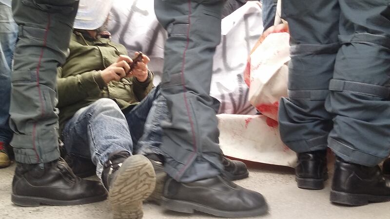 Di Maio nel suo liceo: contestato da studenti e lavoratori  6