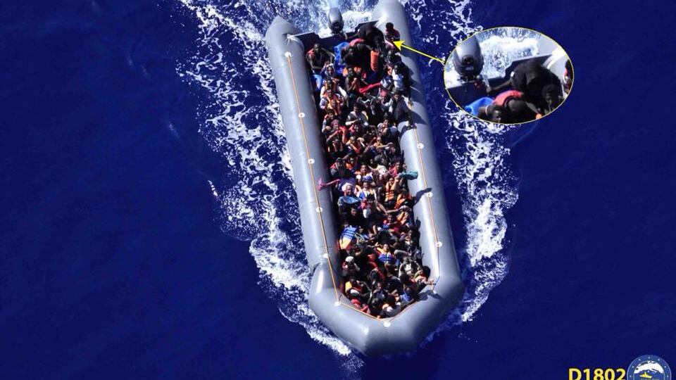 Un altro barcone al largo di Malta. Salvini: "Si degnerà di intervenire?"