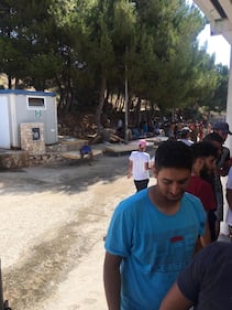Lampedusa, migranti ammassati e senza mascherine 4