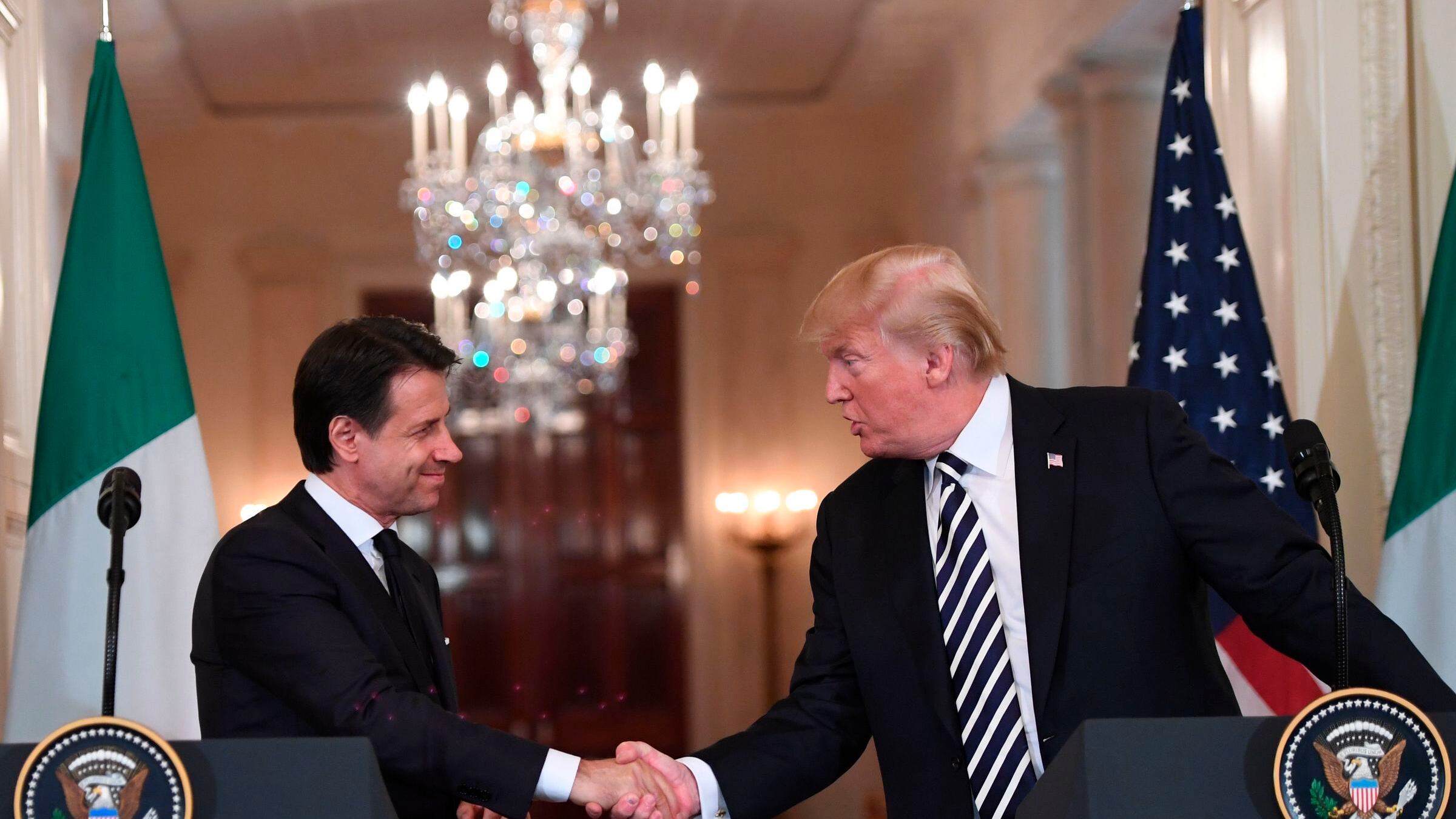 La cena di Conte con l'inviato Usa. È gelo a sinistra, nasce la fronda