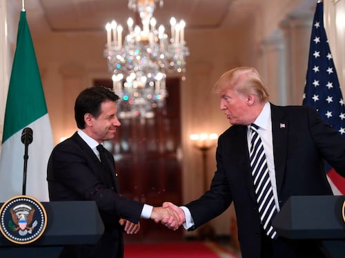 La cena di Conte con l'inviato Usa. È gelo a sinistra, nasce la fronda