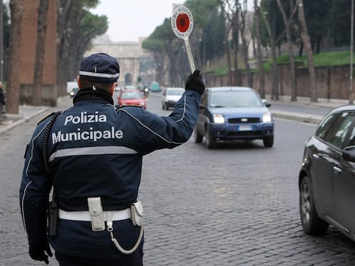 "I vigili sequestrano le coperte ai clochard"