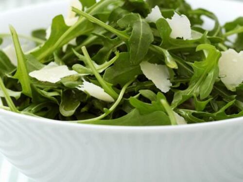 La rucola killer che ha già ucciso due persone e ne ha infettate 150