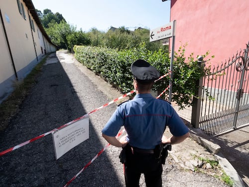 Spara ai ladri entrati in cortile: un 35enne indagato per omicidio