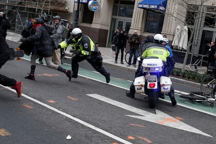 Trump, proteste e scontri a Washington 3