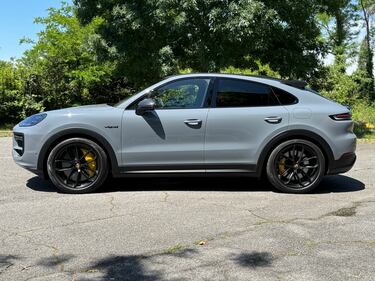 Porsche Cayenne Coupè GT: il video in pillole del super SUV ibrido da 740 CV 14