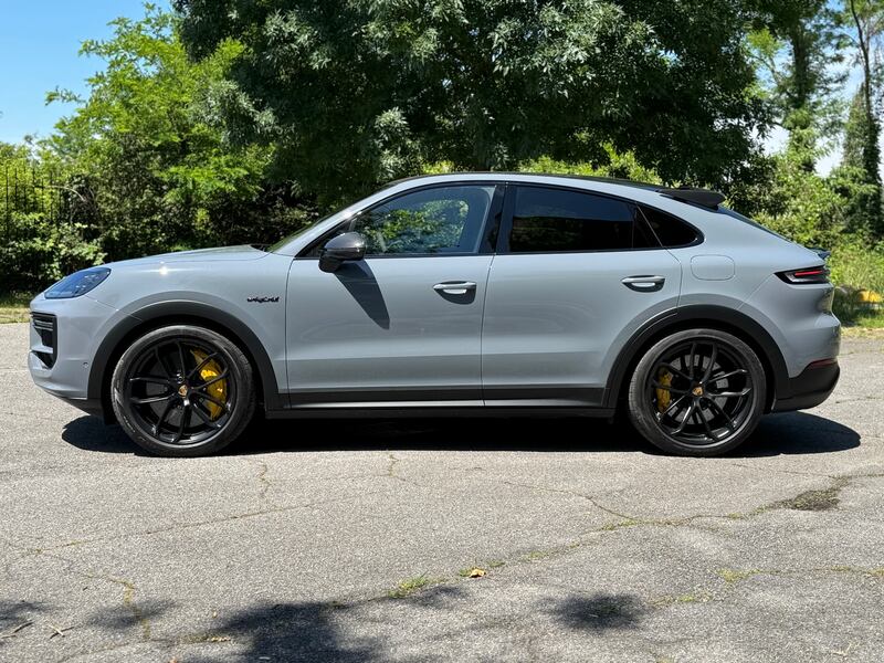 Porsche Cayenne Coupè GT: il video in pillole del super SUV ibrido da 740 CV 14